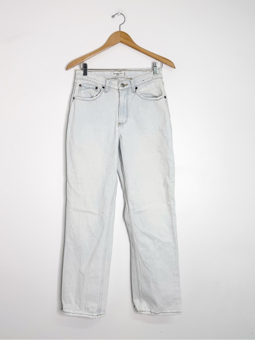 Abercrombie & Fitch Curve Love Baggy Mid Rise Jeans 26 / 2 Light Wash